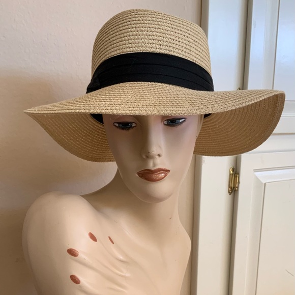 NWT..ANYCOSY…hat - Picture 1 of 8